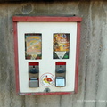 In der Egenolfstraße  ++ Kaugummiautomat