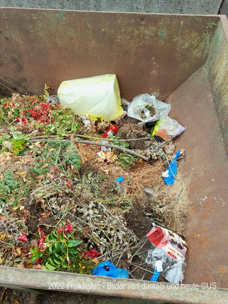 Müllentsorgung am Friedhof